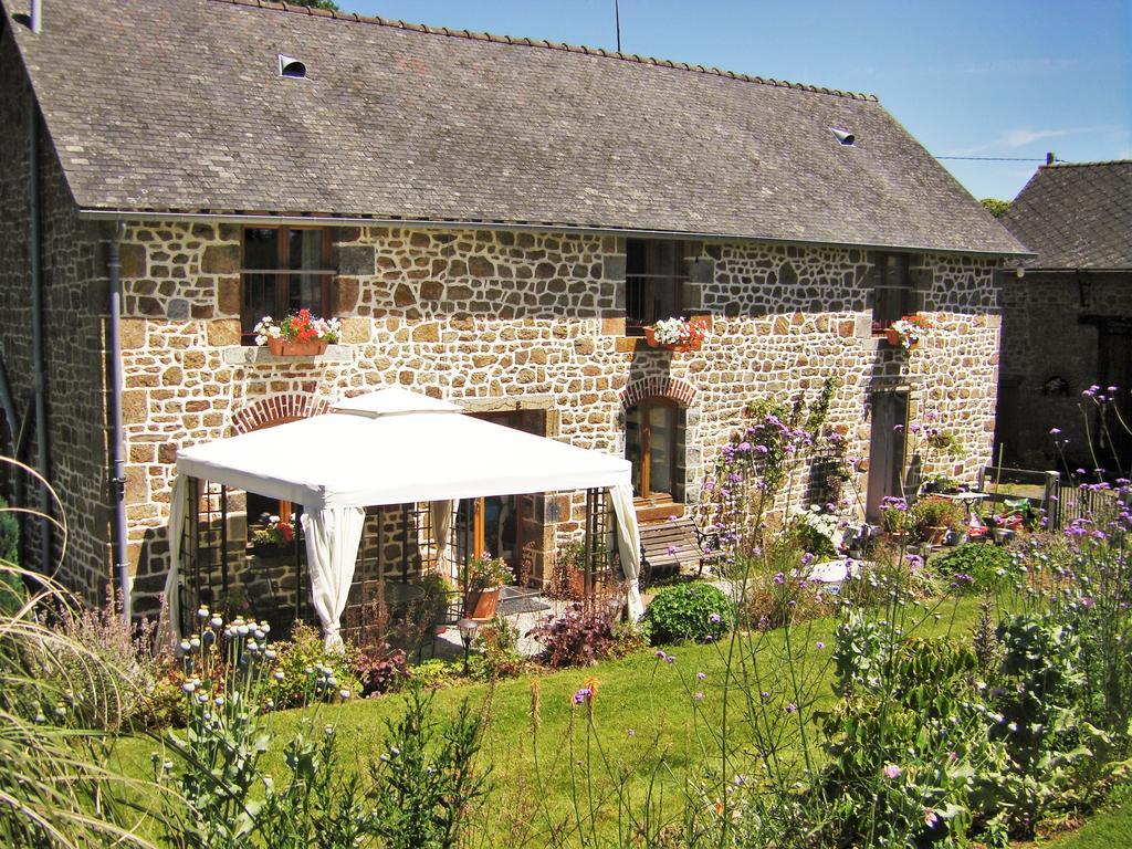 La Cloue Bed and Breakfast Sainte-Marie-du-Bois  Exteriör bild