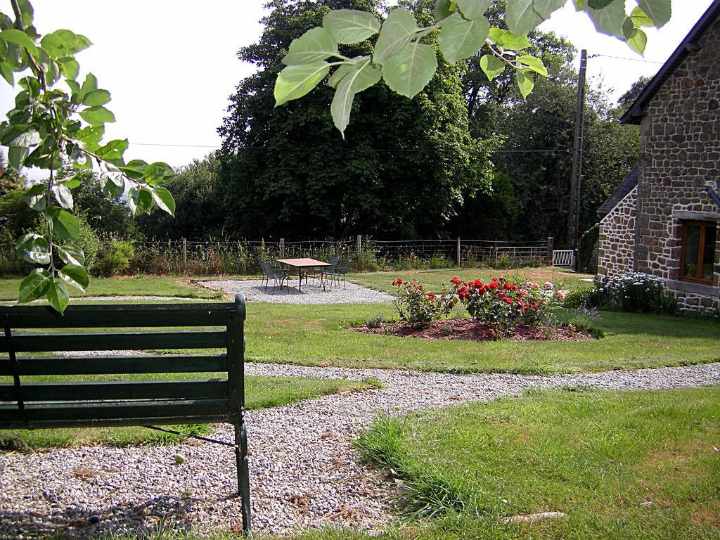 La Cloue Bed and Breakfast Sainte-Marie-du-Bois  Exteriör bild